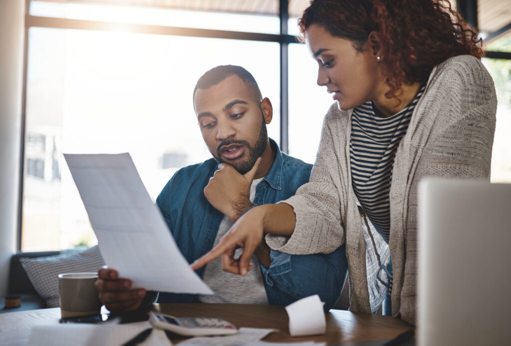 Couple pays bills together with pre-settlement money